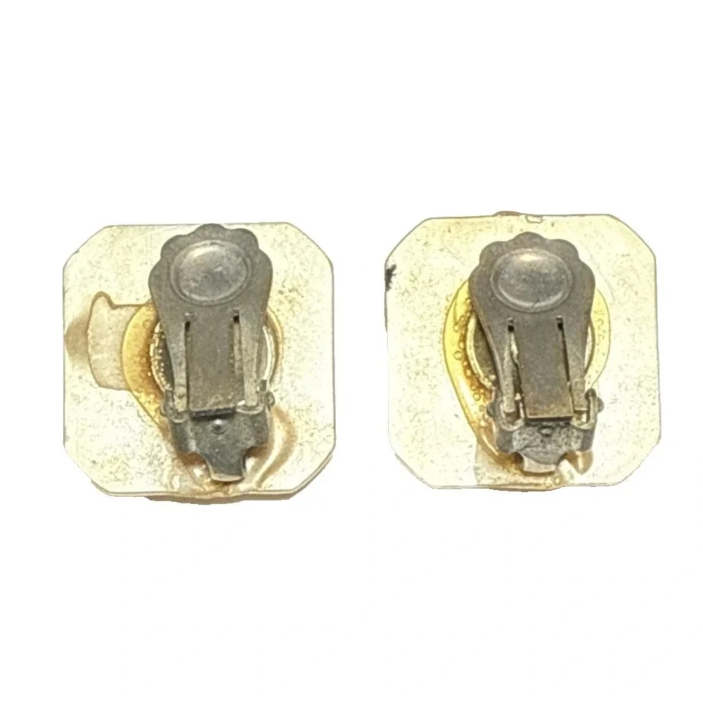 Off White Pearlescent Square Shape Clip On Earrings Vtg J-6L‎